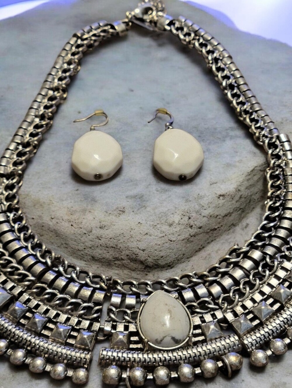 NWOT IDLEWOOD BY MIRANDA LAMBERT Necklace & White Stone Earrings Set